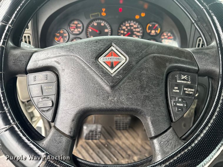 image for item EV1870 2016 International ProStar 122 semi truck