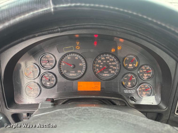 image for item EV1870 2016 International ProStar 122 semi truck