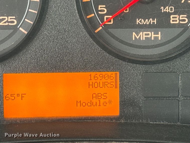 image for item EV1870 2016 International ProStar 122 semi truck