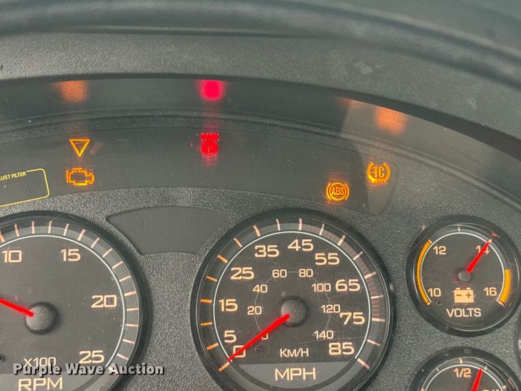 image for item EV1870 2016 International ProStar 122 semi truck