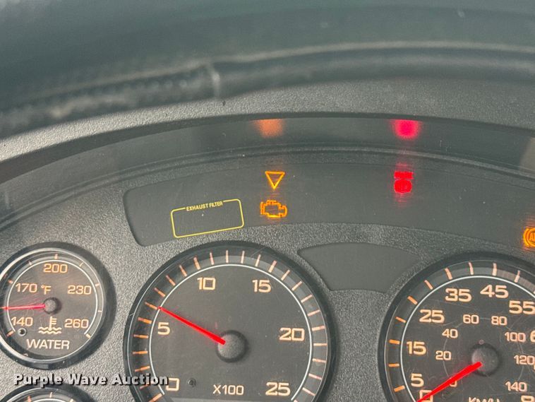 image for item EV1870 2016 International ProStar 122 semi truck