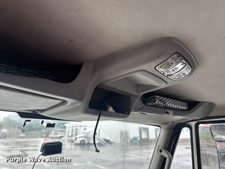 image for item EV1870 2016 International ProStar 122 semi truck