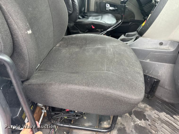 image for item EV1870 2016 International ProStar 122 semi truck