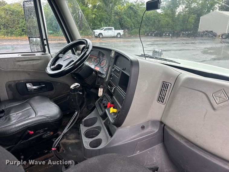 image for item EV1870 2016 International ProStar 122 semi truck