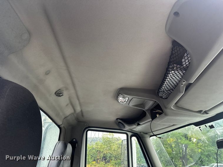 image for item EV1870 2016 International ProStar 122 semi truck