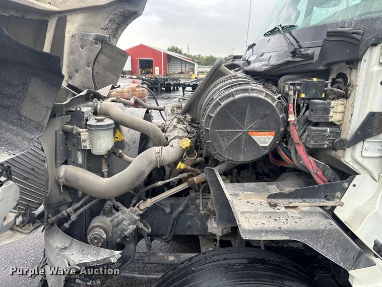 image for item EV1870 2016 International ProStar 122 semi truck