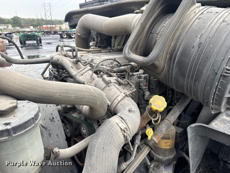 image for item EV1870 2016 International ProStar 122 semi truck