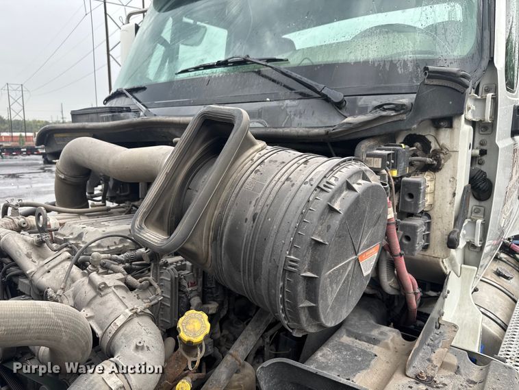 image for item EV1870 2016 International ProStar 122 semi truck