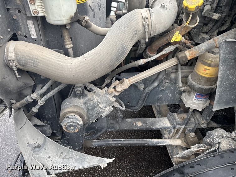 image for item EV1870 2016 International ProStar 122 semi truck