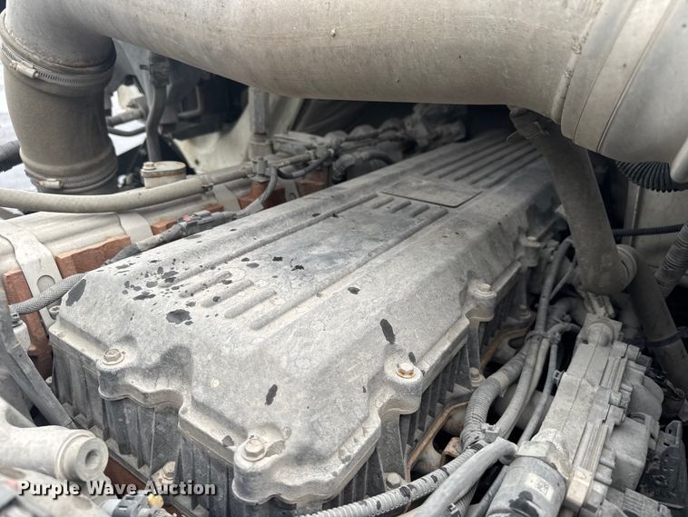 image for item EV1870 2016 International ProStar 122 semi truck