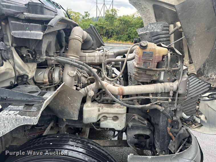 image for item EV1870 2016 International ProStar 122 semi truck