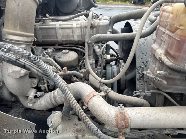 image for item EV1870 2016 International ProStar 122 semi truck