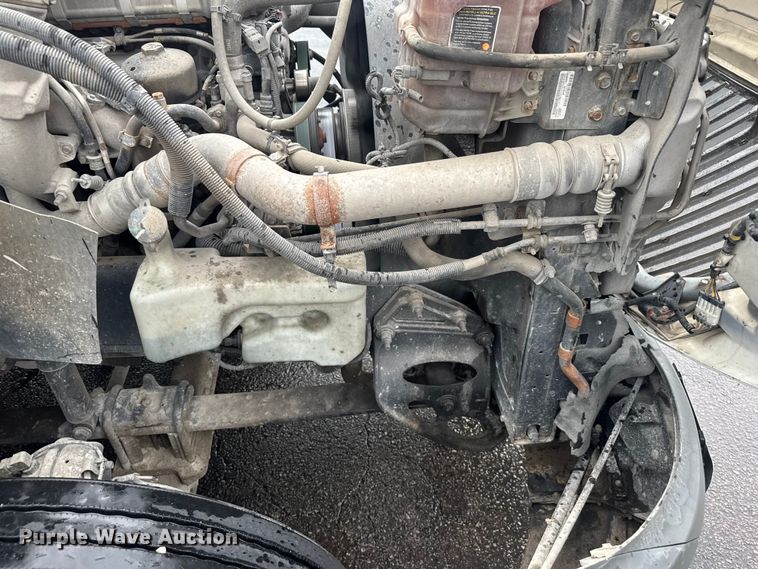 image for item EV1870 2016 International ProStar 122 semi truck