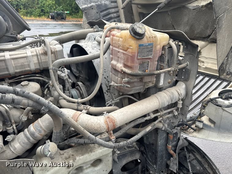 image for item EV1870 2016 International ProStar 122 semi truck