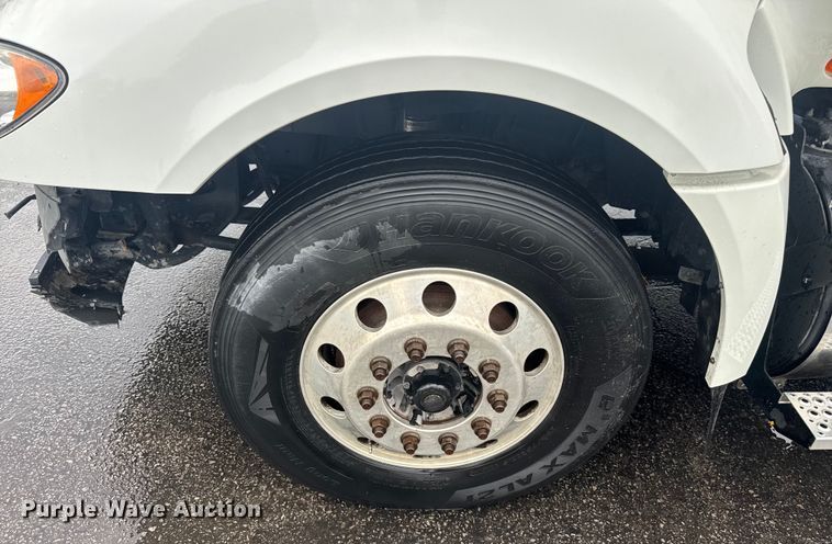 image for item EV1870 2016 International ProStar 122 semi truck