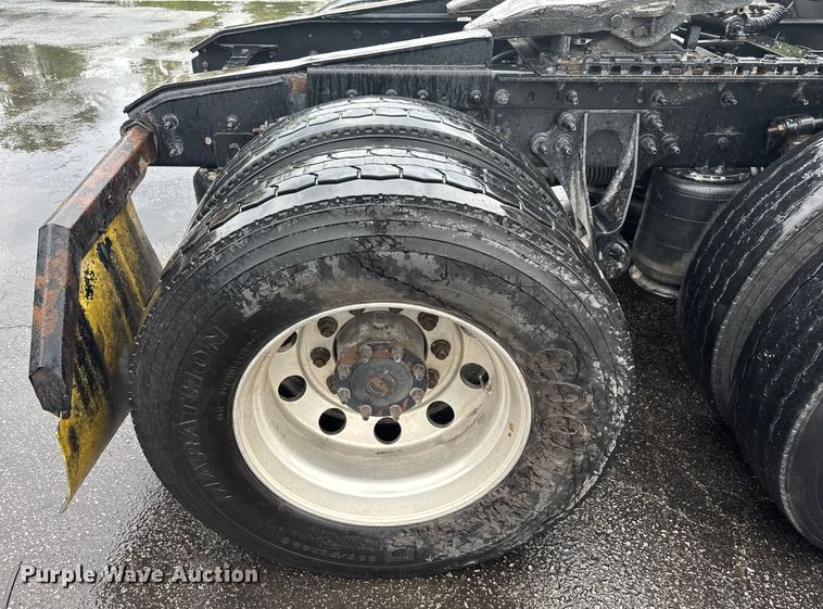 image for item EV1870 2016 International ProStar 122 semi truck