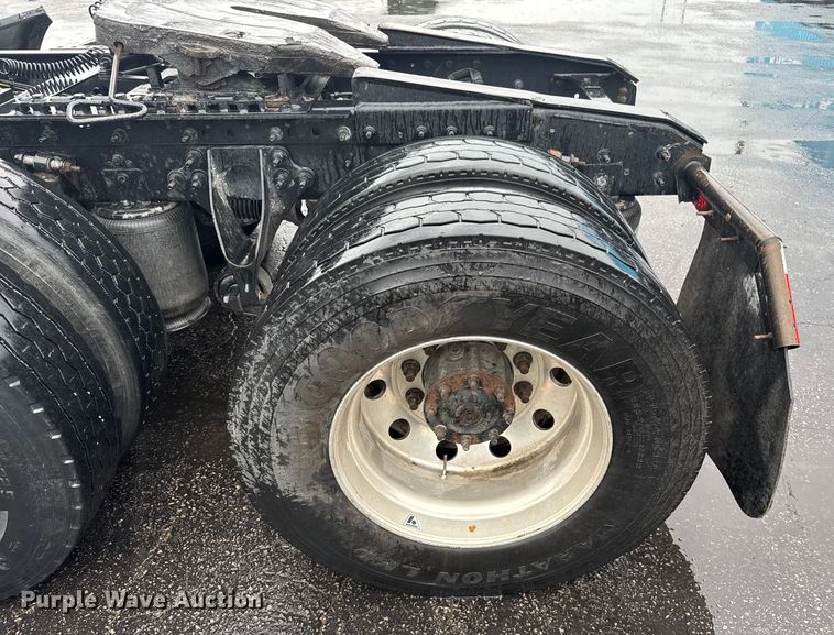 image for item EV1870 2016 International ProStar 122 semi truck