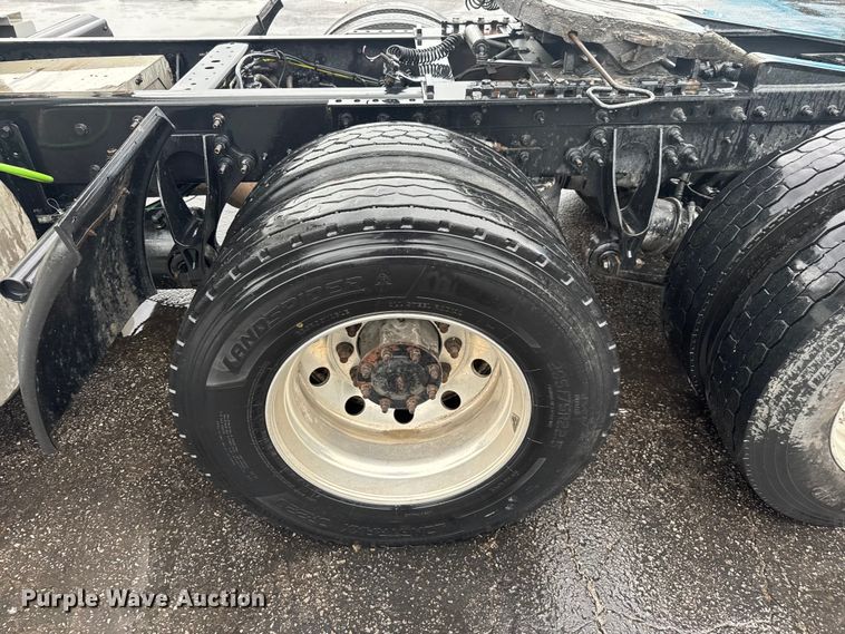 image for item EV1870 2016 International ProStar 122 semi truck