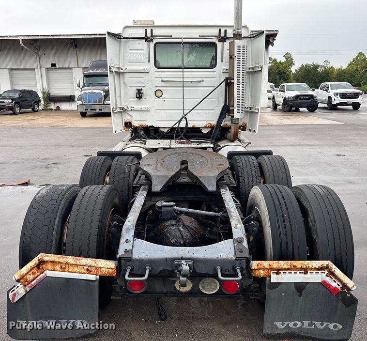 image for item EV1871 2008 Volvo VNL  semi truck