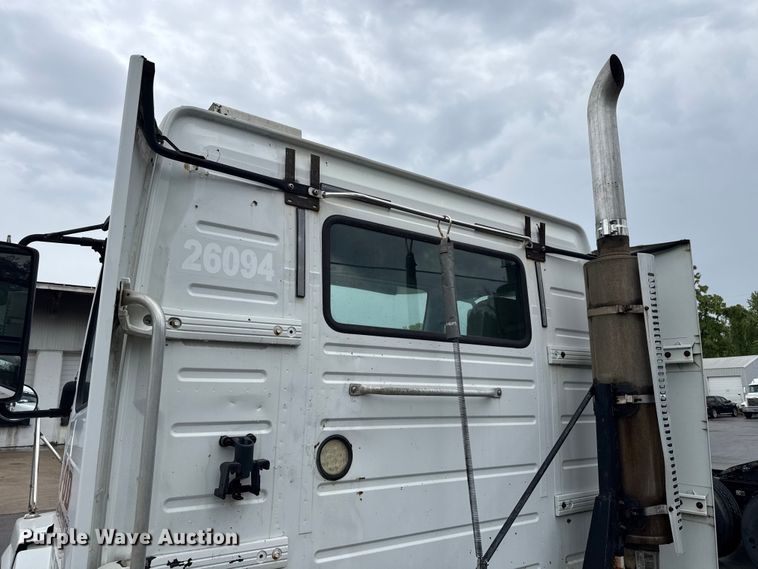 image for item EV1871 2008 Volvo VNL  semi truck