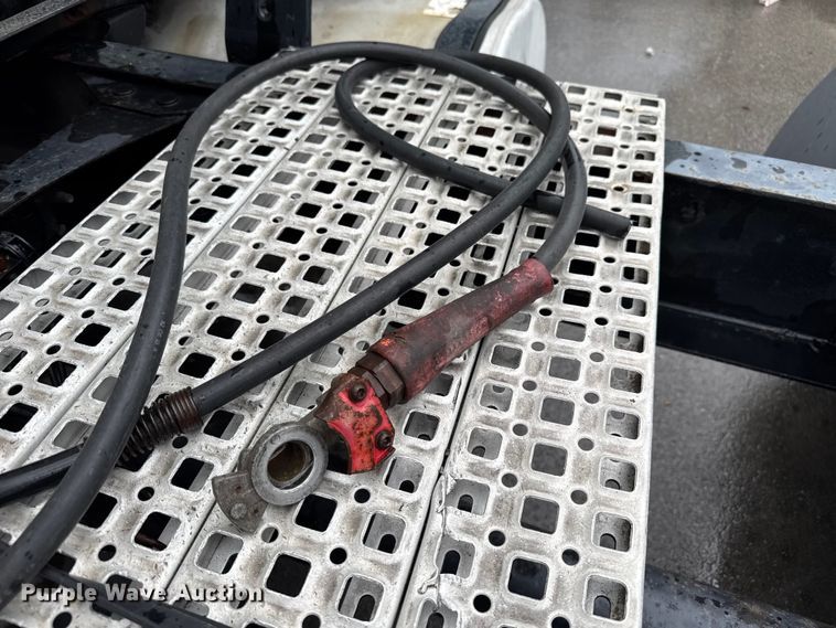 image for item EV1871 2008 Volvo VNL  semi truck