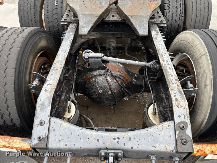 image for item EV1871 2008 Volvo VNL  semi truck