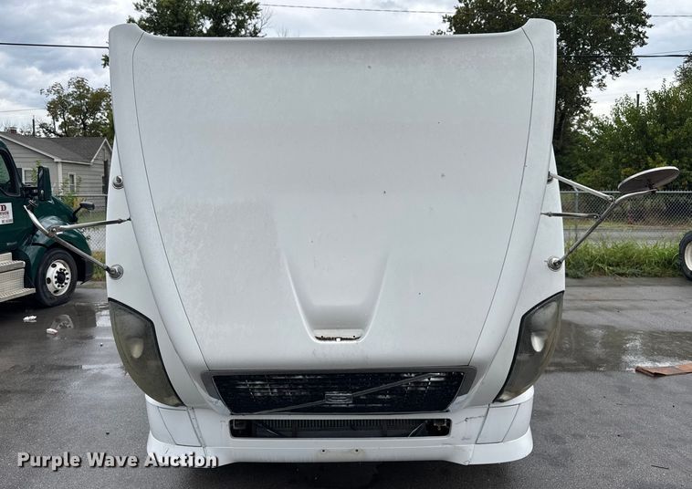 image for item EV1871 2008 Volvo VNL  semi truck