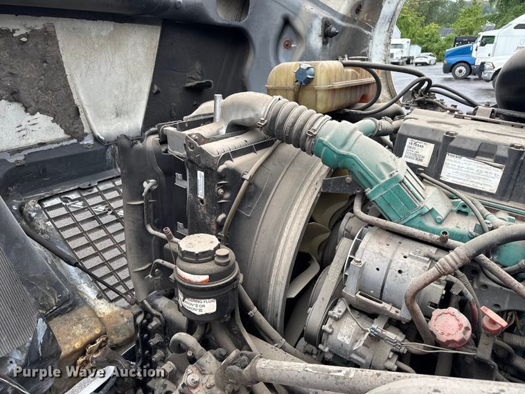 image for item EV1871 2008 Volvo VNL  semi truck