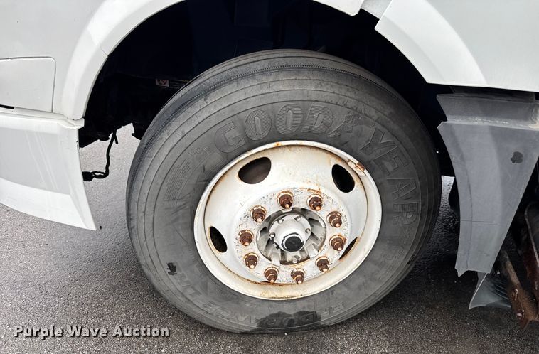 image for item EV1871 2008 Volvo VNL  semi truck