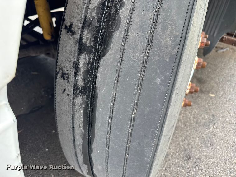 image for item EV1871 2008 Volvo VNL  semi truck