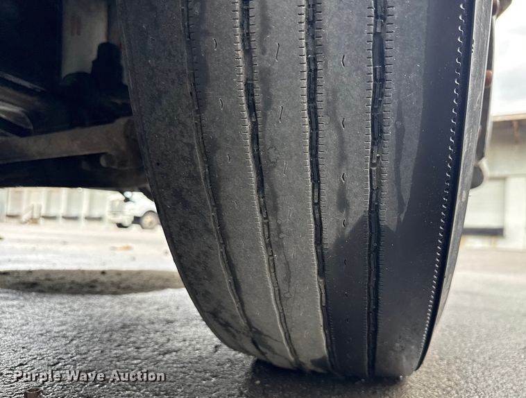 image for item EV1871 2008 Volvo VNL  semi truck