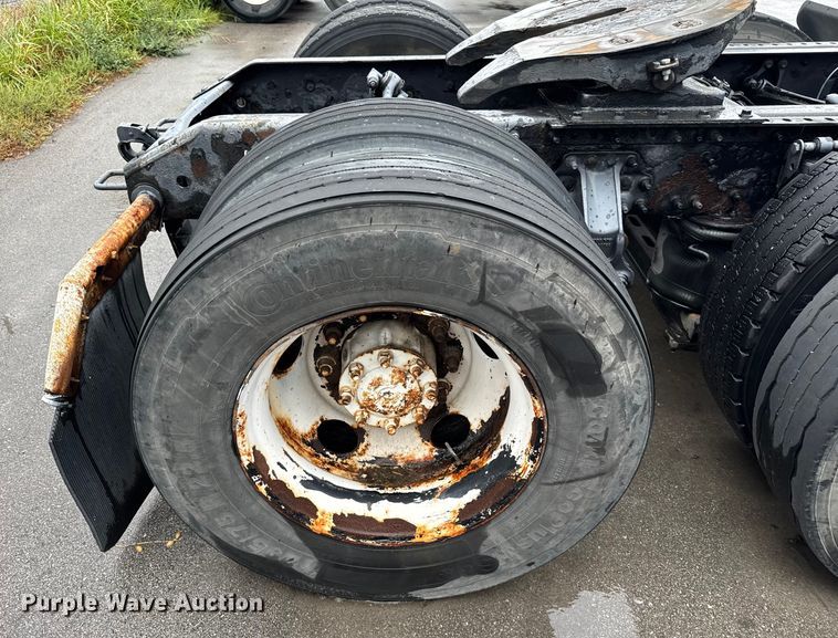 image for item EV1871 2008 Volvo VNL  semi truck