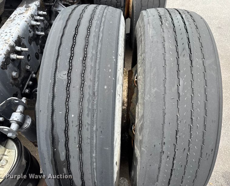 image for item EV1871 2008 Volvo VNL  semi truck