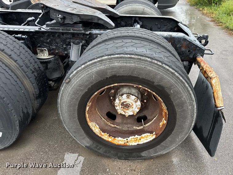 image for item EV1871 2008 Volvo VNL  semi truck