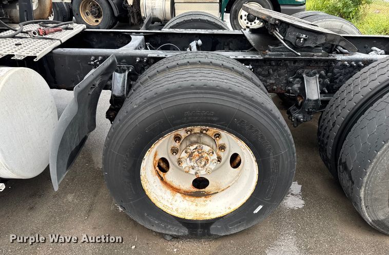 image for item EV1871 2008 Volvo VNL  semi truck