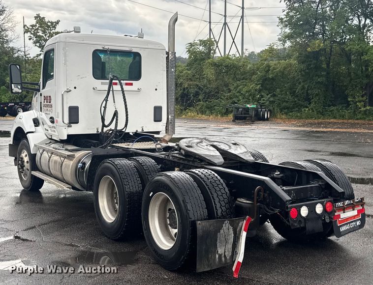 image for item EV1873 2019 Kenworth T880 semi truck