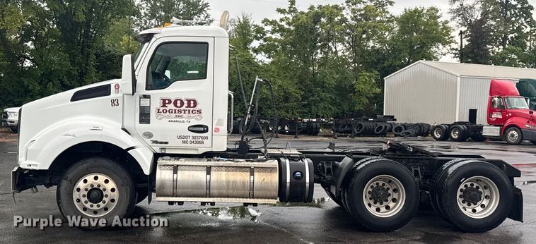 image for item EV1873 2019 Kenworth T880 semi truck