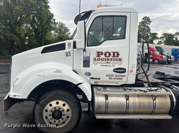 image for item EV1873 2019 Kenworth T880 semi truck