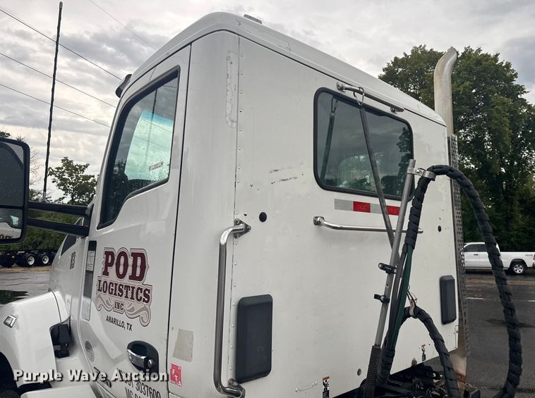 image for item EV1873 2019 Kenworth T880 semi truck
