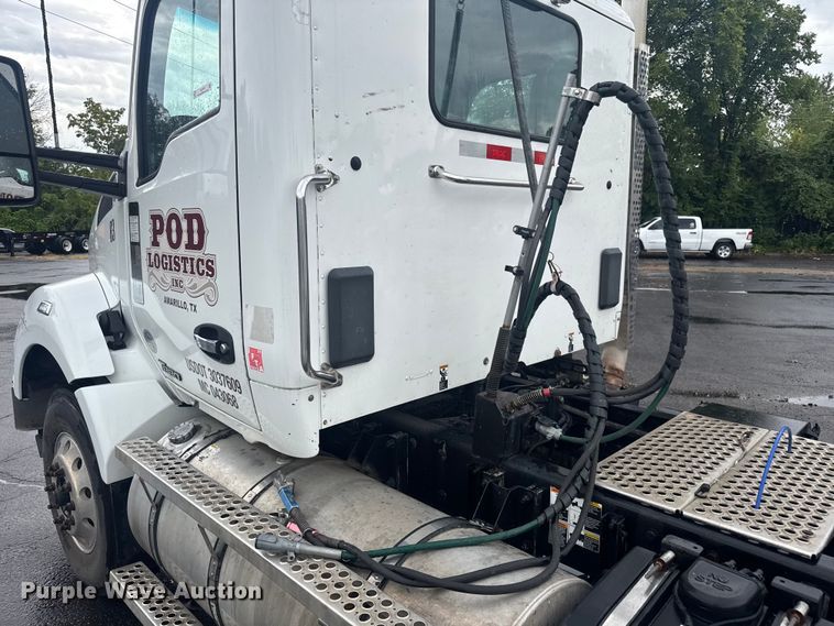 image for item EV1873 2019 Kenworth T880 semi truck