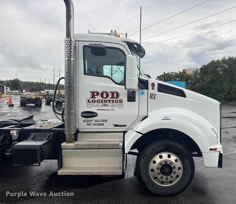 image for item EV1873 2019 Kenworth T880 semi truck
