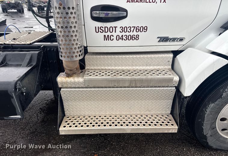 image for item EV1873 2019 Kenworth T880 semi truck