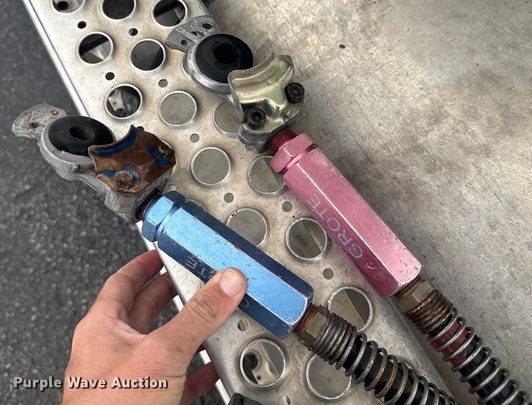 image for item EV1873 2019 Kenworth T880 semi truck