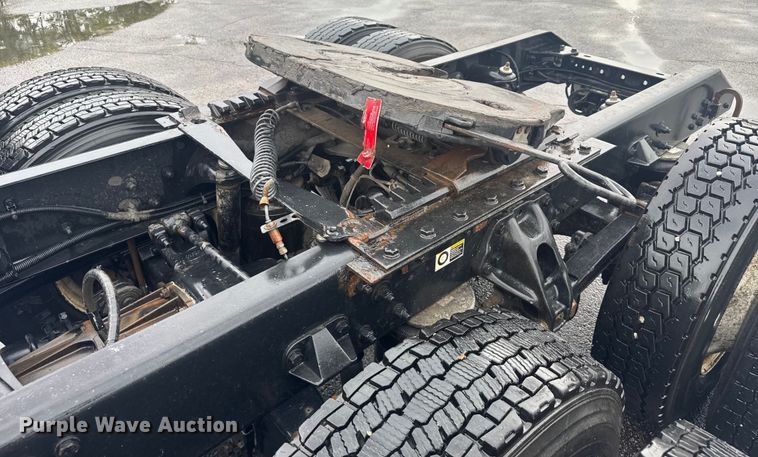 image for item EV1873 2019 Kenworth T880 semi truck