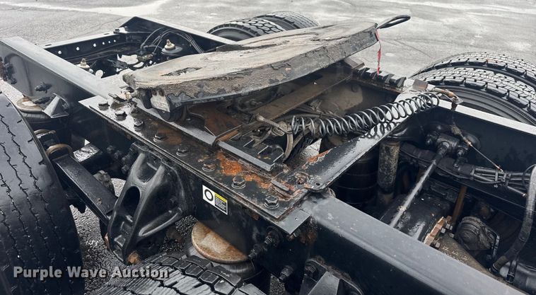 image for item EV1873 2019 Kenworth T880 semi truck