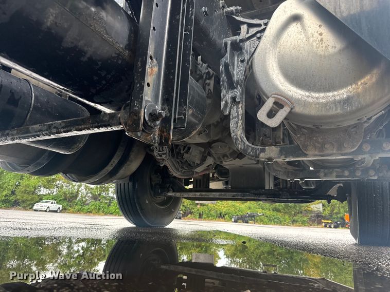 image for item EV1873 2019 Kenworth T880 semi truck