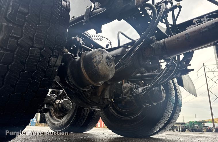 image for item EV1873 2019 Kenworth T880 semi truck