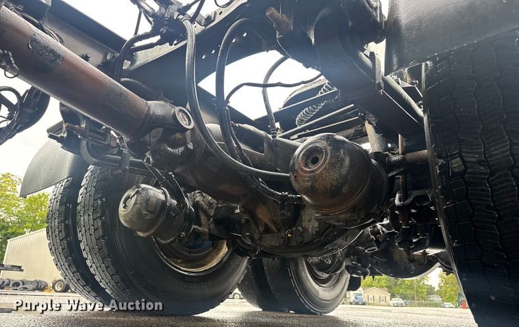 image for item EV1873 2019 Kenworth T880 semi truck