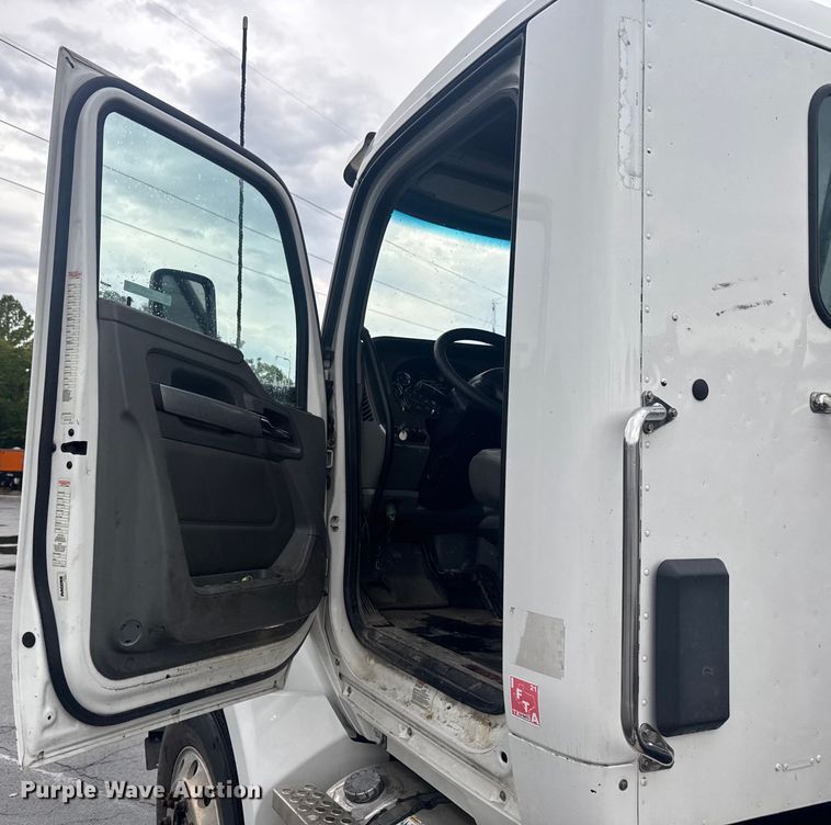 image for item EV1873 2019 Kenworth T880 semi truck