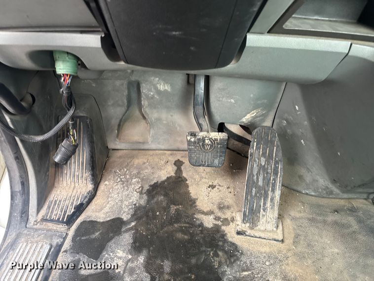 image for item EV1873 2019 Kenworth T880 semi truck